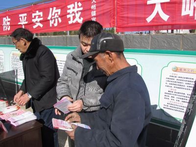 大峪鎮(zhèn)開展“國(guó)家憲法日”系列活動(dòng)，法律咨詢服務(wù)暖人心